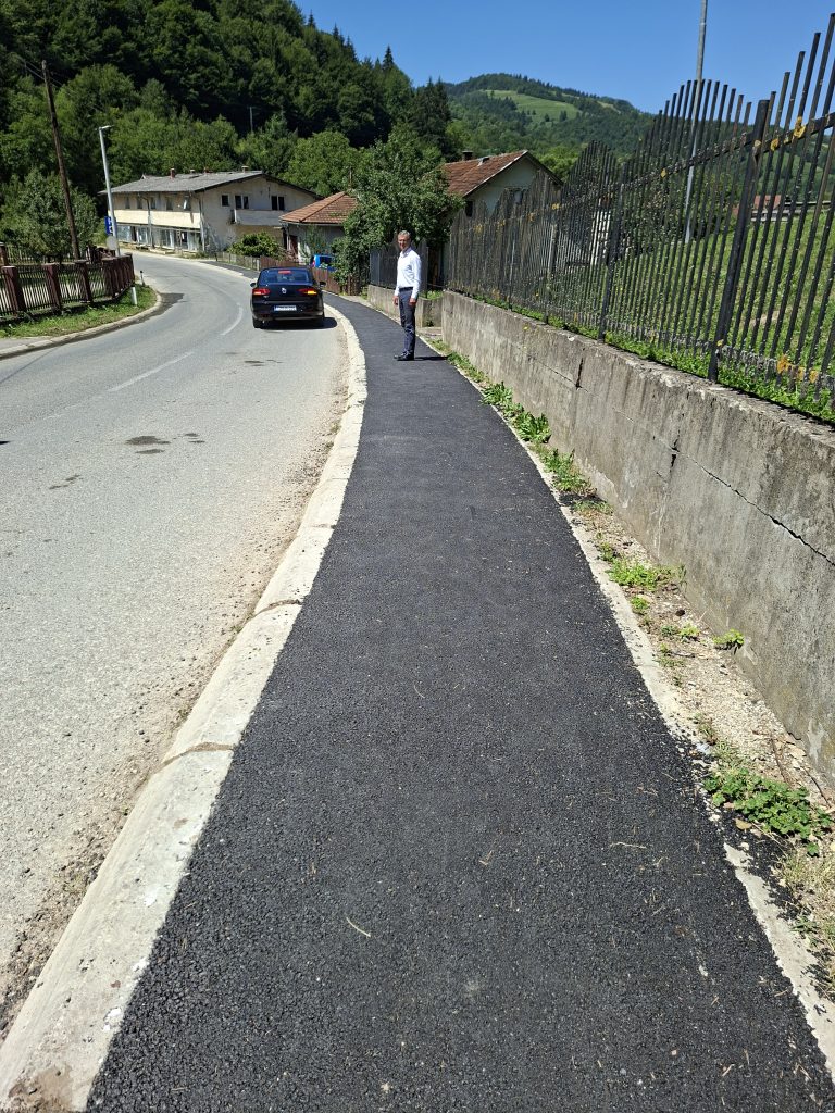 Završena rekonstrukcija trotoara u Šipragama